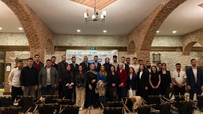 AK Parti Gençlik Kolları MKYK Üyesi Duran, Emirdağ’da Gençlerle Buluştu