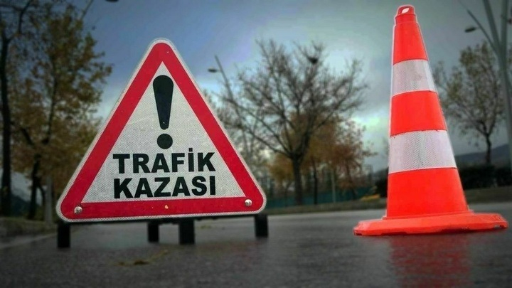 Otomobil Şarampole Devrildi: 2 Yaralı