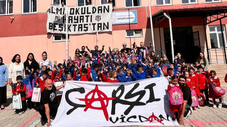 Beşiktaş Çarşı Vicdan Grubu’ndan 99 Öğrenciye Çanta ve Kırtasiye Seti!