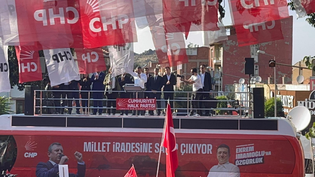 CHP Genel Başkanı Özgür Özel: “Birileri Meydanlardan Kaçarken, Afyon Halkı Milli İradeye Sahip Çıkıyor”