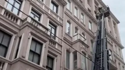 Son Dakika: Beyoğlu’nda Otelde Yangın Paniği