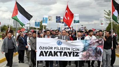 AKÜ’de Yürüyüş ve Küresel Sumud Filosu’na Destek Devam Ediyor