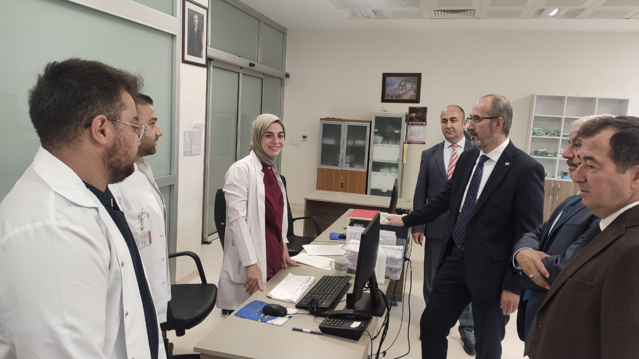 Müdür Öztürk’ten Sinanpaşa ve İhsaniye Devlet Hastanelerine Ziyaret