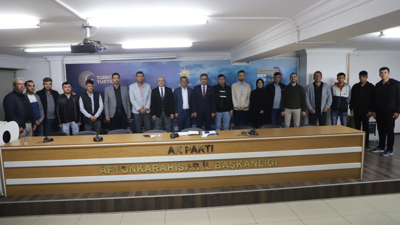 İYİ Parti ve Yeniden Refah'tan İstifa Edenler AK Parti'ye Katıldı