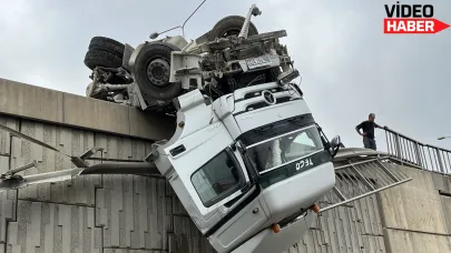Taş Yüklü Tır 8 Metre Yükseklikte Asılı Kaldı, Sürücü Böyle Kurtarıldı!