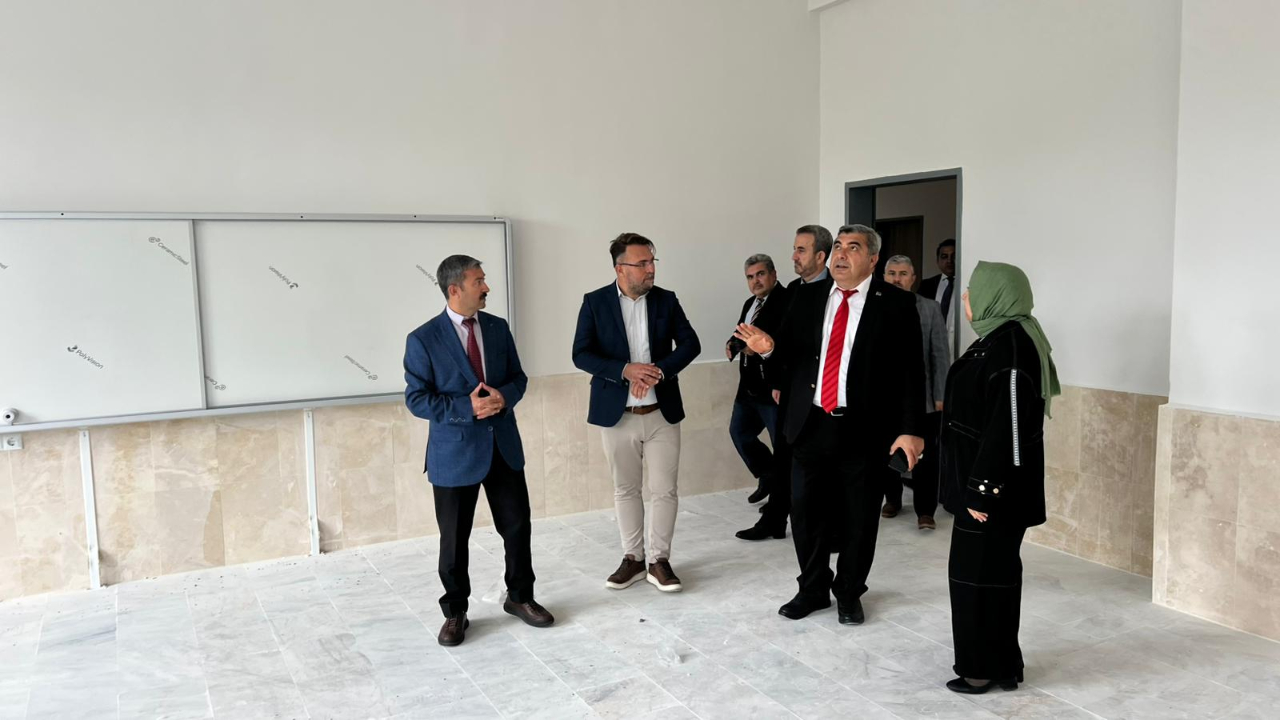 Müdür Sünnetci ve Başkan Kılınçarslan Okul İnşaatını İnceledi