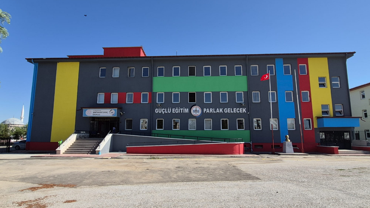 Afyon’da Veliler ve Öğretmenler El Ele Verdi, Şehit Murat Saraç İlkokulu Rengarenk Oldu