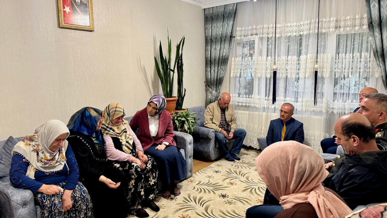 Devlet Ana, Hayatını Kaybeden Teğmenin Ailesini Yalnız Bırakmadı