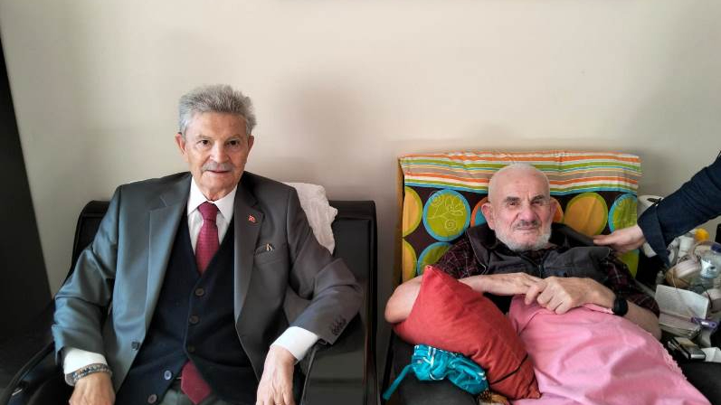 Eski Bakan İsmet Attila’dan Yıldırım Dede’ye Ziyaret