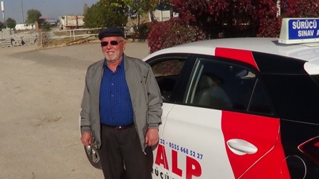 74 yaşında çok istediği ehliyeti nihayet aldı