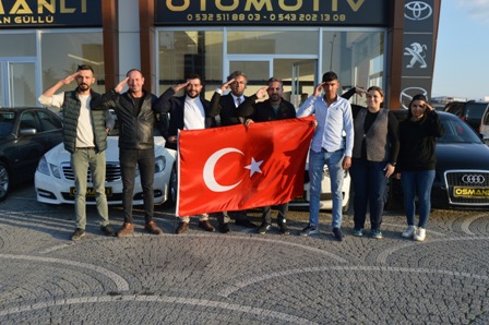 Afyonkarahisarlı galericiden Mehmetçik Vakfına bağış