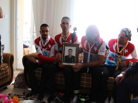 Ahde vefa Bisikletçileri Şehit ailesini ziyaret ettiler
