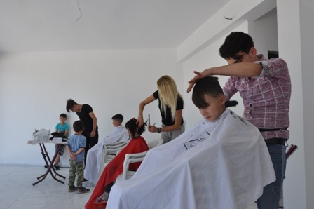 Anonsu duyan çocuklar tıraş olmaya gitti