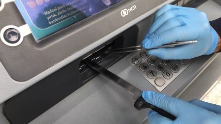 ATM'den kart bilgileri çalarak para çeken şahıs tutuklandı