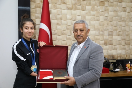 Avrupa şampiyonu Meryem Betül Çavdar’dan ziyaret