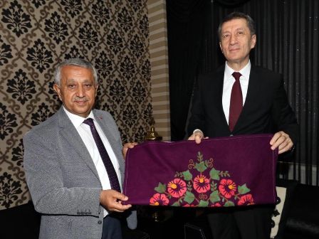 Bakan Ziya Selçuk’ Belediye’yi ziyaret etti
