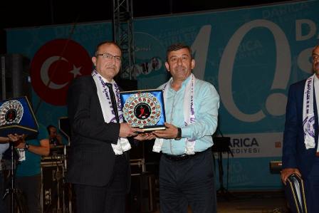 Başkan Çabuk’a ve Çakır’a plaket