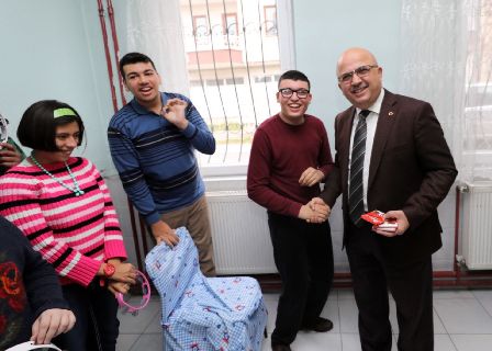 Başkan Çoban'dan Engelli Öğrencilere Özel İlgi