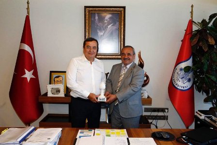 Başkan Şahin, Konak Belediye Başkanı Batur’u ziyaret etti
