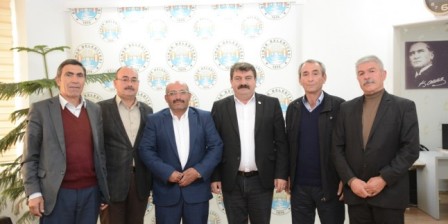 Başkan Sarı’dan emekli personele teşekkür plaketi