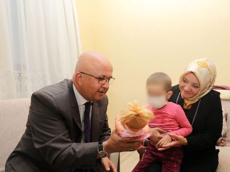 Başkan Ve Eşi Gönülleri Fethediyor