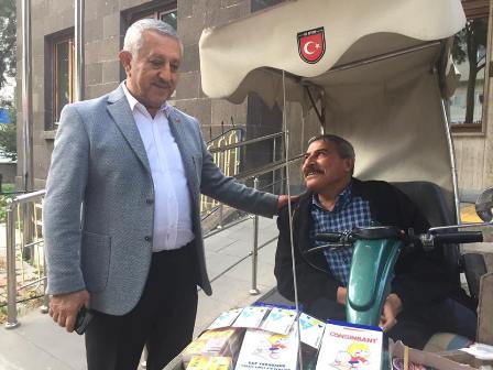 Başkan Zeybek gönülleri fethediyor