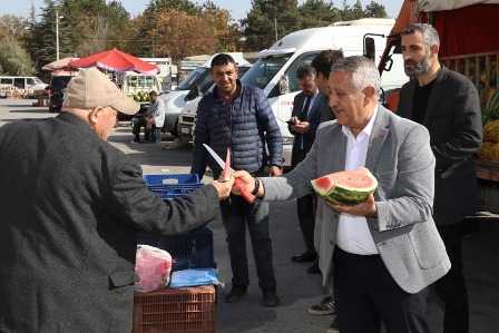 Başkan Zeybek her kesimin gönlünde