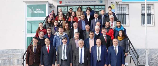 Başkan Zeybek ilkokul diplomasını aldı