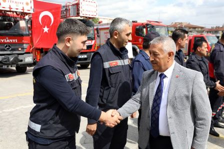 Başkan Zeybek İtfaiye Personeliyle Biraraya Geldi
