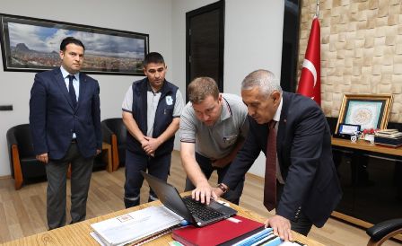 Başkan Zeybek Şanslı Öğrencileri Belirledi
