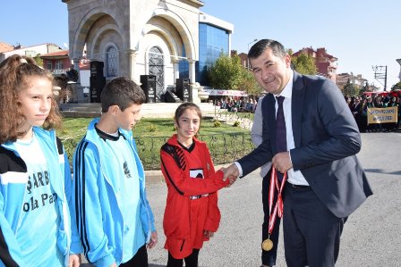 Binlerce yıllık şanlı tarihimiz var bizim