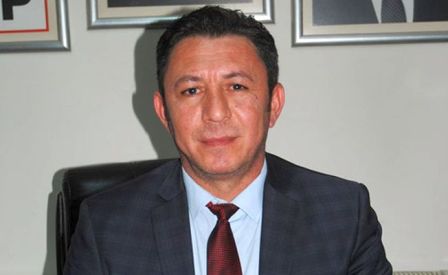 Bizim alnımız açık başımız dik