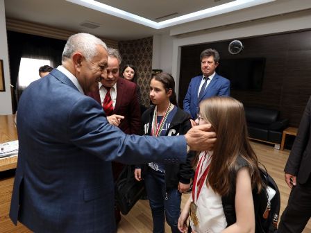DÜNYA İNTERNET KLAVYE ŞAMPİYONLARINDAN ZİYARET