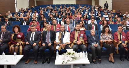 Eczacılık Fakültesinin ilk öğrencileri beyaz önlük giydi