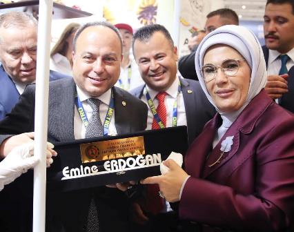 Emine Erdoğan, ATSO standı’nı ziyaret etti