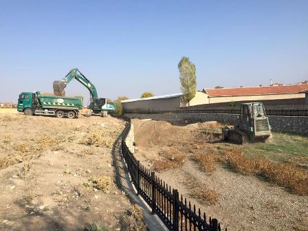 Emirdağ Çay Deresinde temizlik başladı