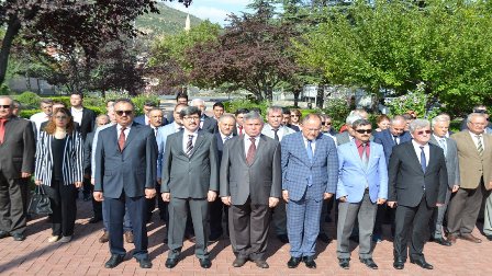 İlköğretim Haftası çelenk sunma töreniyle başladı