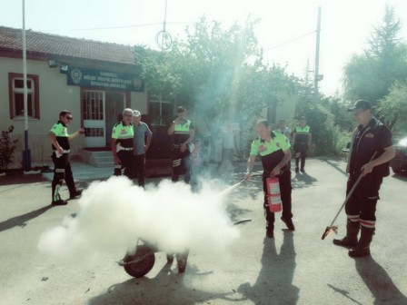 İtfaiye Müdürlüğü Yangın Söndürme Eğitimleri Verdi
