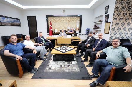 İYİ Parti’den başkan Zeybek’e tebrik