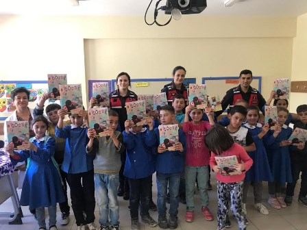 Jandarma ekipleri çocukları unutmadı