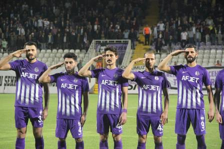 Jetler rahat kazandı