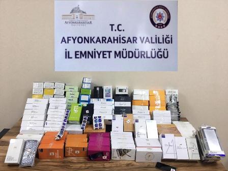 Kaçak cep telefonu ele geçirildi