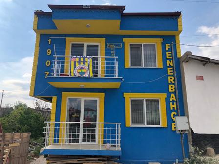 Kiremidine kadar Fenerbahçeli ev yaptırdı