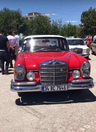 Klasik otomobil tutkunları Afyonkarahisar'da buluştu
