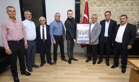 MHP Merkez İlçe Teşkilatından Başkan Zeybek’e ziyaret