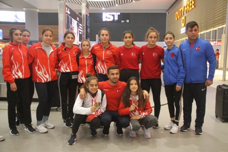 Milli güreşçiler, Avrupa Şampiyonası'ndan 1 altın ve 1 bronz madalyayla döndü