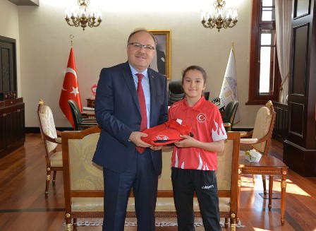 Milli Sporcu Eda Nur Göğsümüzü kabarttı