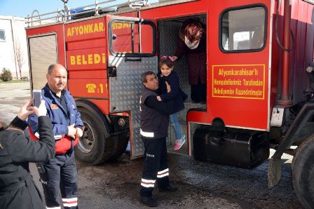 Minik İtfaiyeciler İş Başında