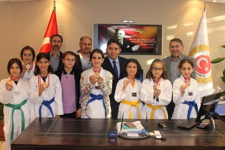Minik tekvandoculardan Kaymakam Kaya’ya ziyaret