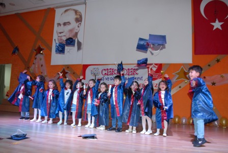 Miniklerden yılsonu gösterisi